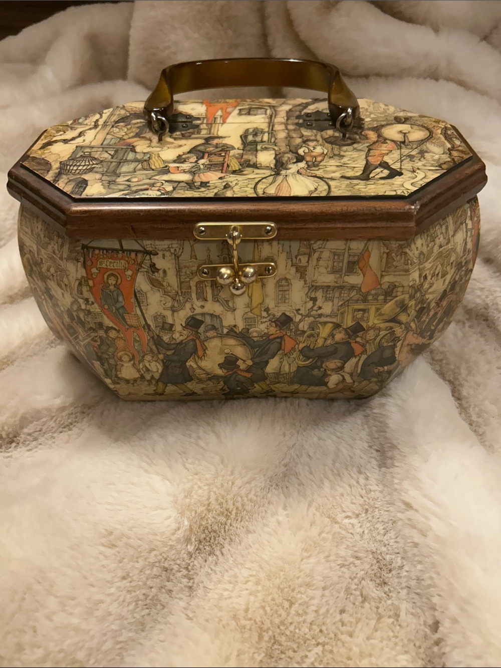Vintage bohemian wooden purse in excellent condition.